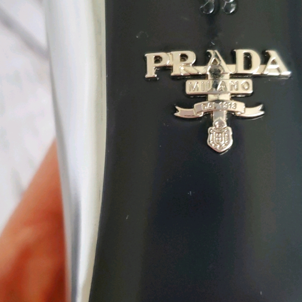 Prada - Picture 5 of 14